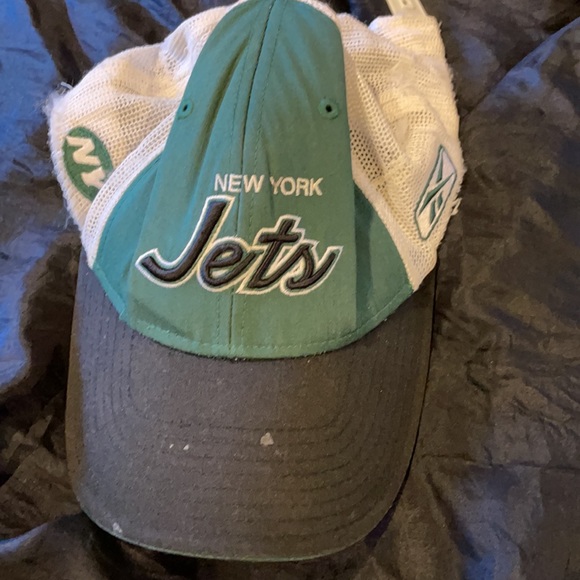 Assorted hats - Picture 7 of 8